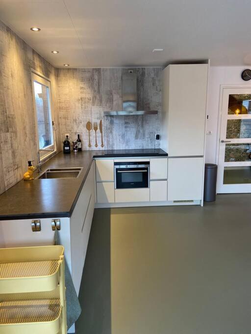 Unieke Woonark Met Privetuin En Free Parking. Apartment Rotterdam Luaran gambar